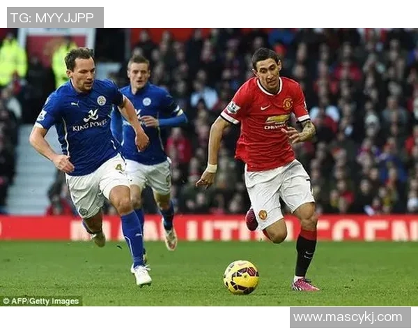 足球明星妻子遭遇抢劫事件引发广泛关注与讨论