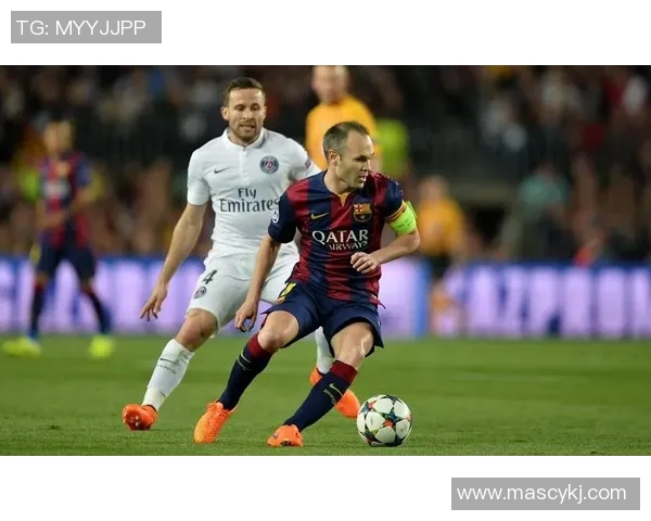 足球明星传授技巧的精彩瞬间全景图集锦