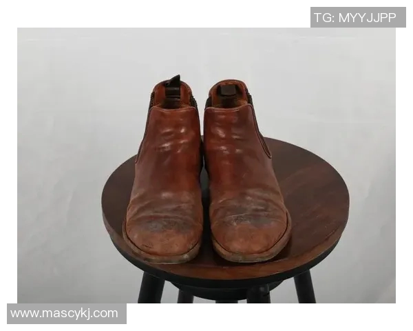 切尔西足球明星专属靴子图片展示与解析，尽显风采与魅力