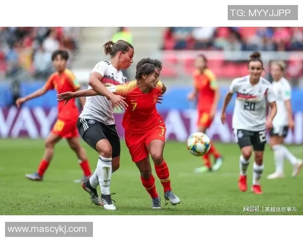 女子足球明星曾施恩的奋斗历程与对中国女足的影响力分析