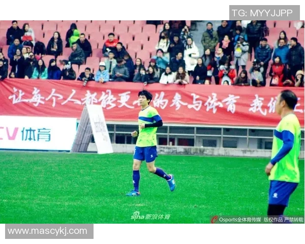 足球明星们的气球挑战赛精彩瞬间尽在视频播放中