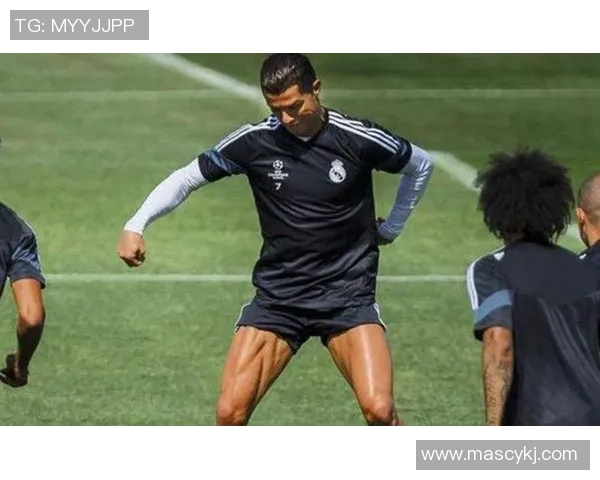 足球明星展现肌肉魅力的精彩瞬间合集与背后故事揭秘